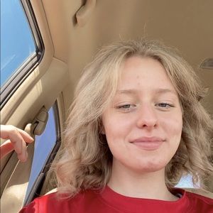 Meet your Posher, Kaylie